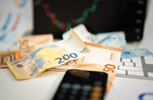 Refund-Backed Trials